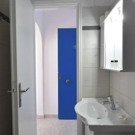 Beachfront Luxury Bocamviglies - Naoussa Cycladic Haven Bed & Breakfast *